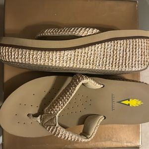 Volatile platform sandals